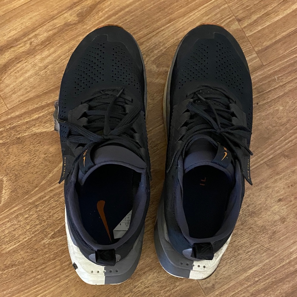 Nike Men's Black and White Athletic Shoes